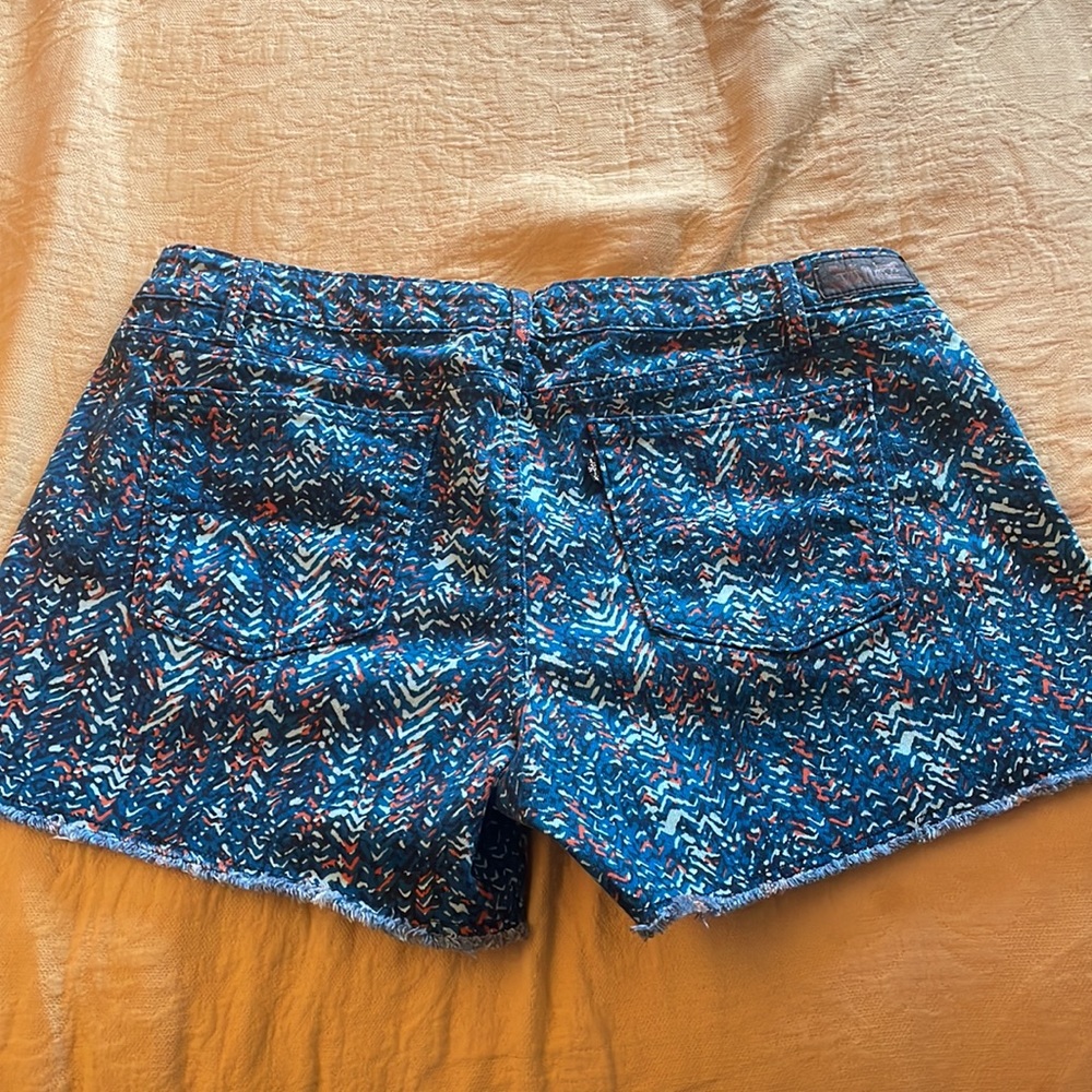 LEVI’S Pattern Jean Shorts (16) - Picture 4 of 7